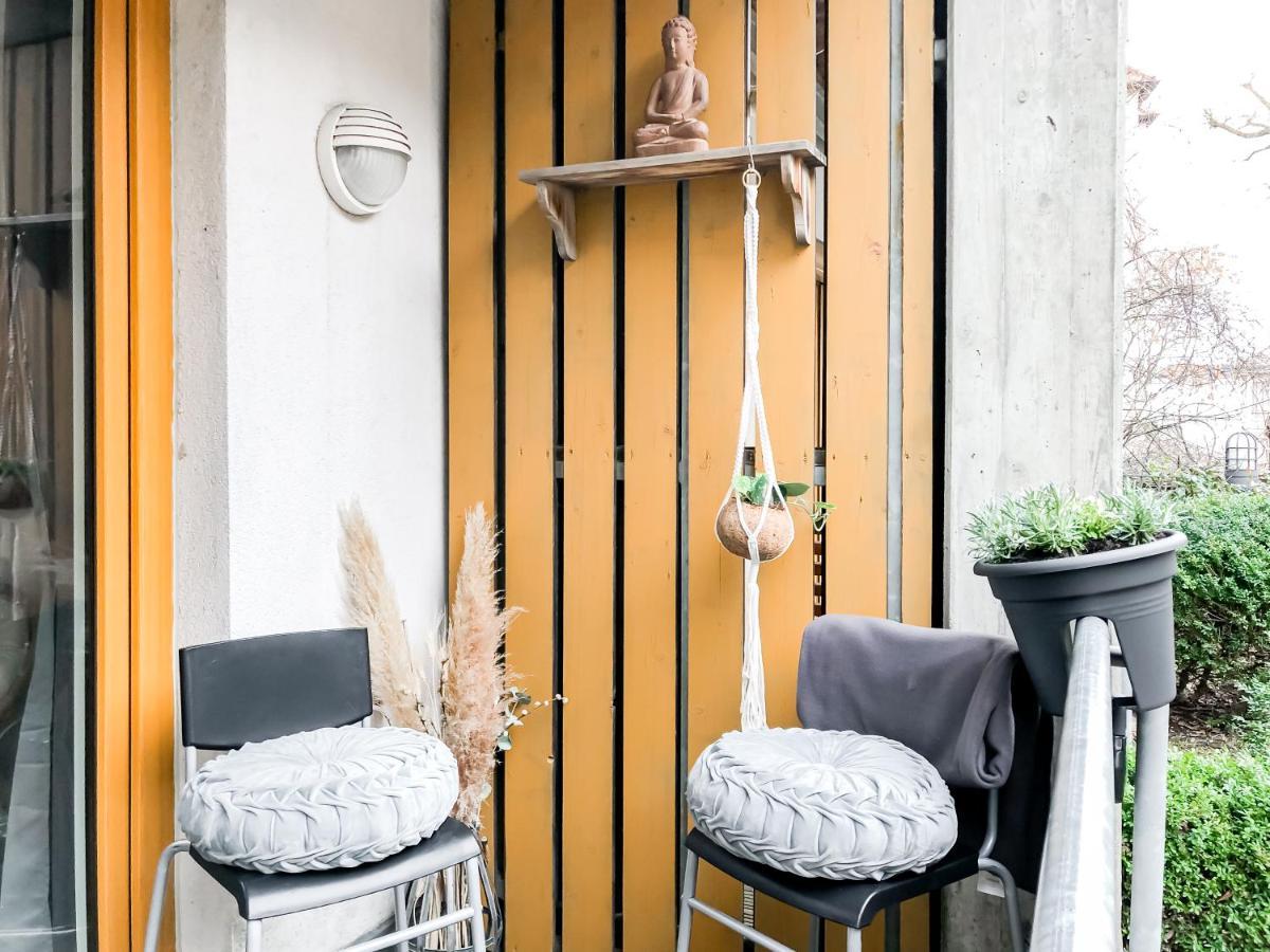 Near Altstadt /w Workspace, Feng-shui & Art *