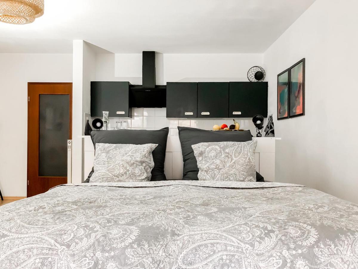 Apartment Near Altstadt /w Workspace, Feng-shui&art *